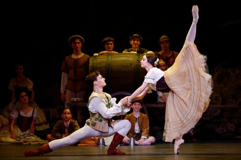 História do Ballet Giselle - Casal ucraniano